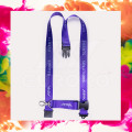 Lanyard cu eliberare de siguranta si catarama detasabila
